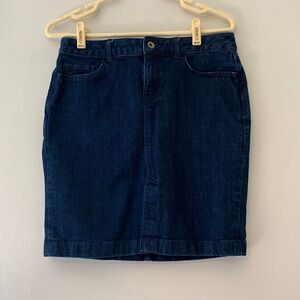 Banana Republic short denim skirt with front slit Length 18 1/2 “ Size 28